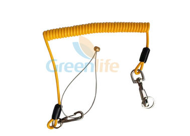 ป้องกันการตกเกลียวขดเครื่องมือ Leash ความปลอดภัยสูง Snap Hook สายของแข็งสีเหลือง